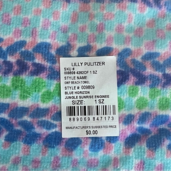 Lilly Pulitzer Beach Towel Jungle Sunrise - Picture 3 of 3